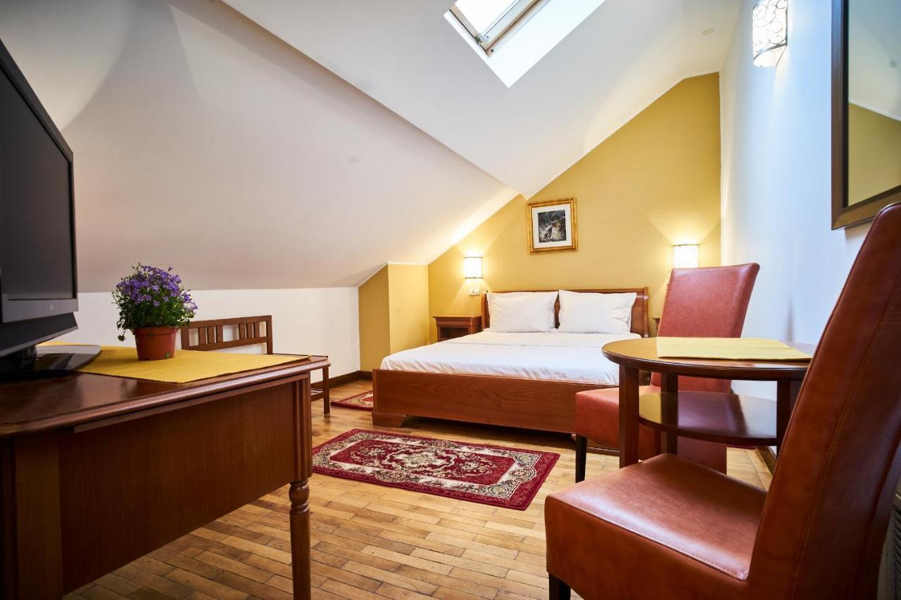 Cozy Attic Room V Bucarest Esterno foto